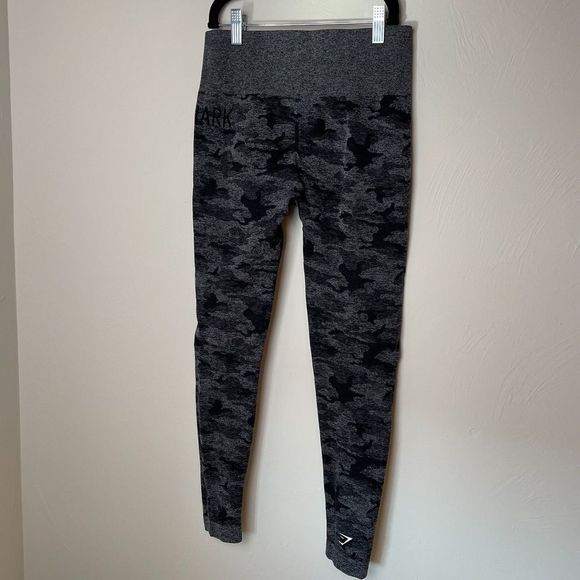 Gymshark Pants - Gymshark Adapt Camo Seamless Leggings - Black/Onyx Grey SIZE Small